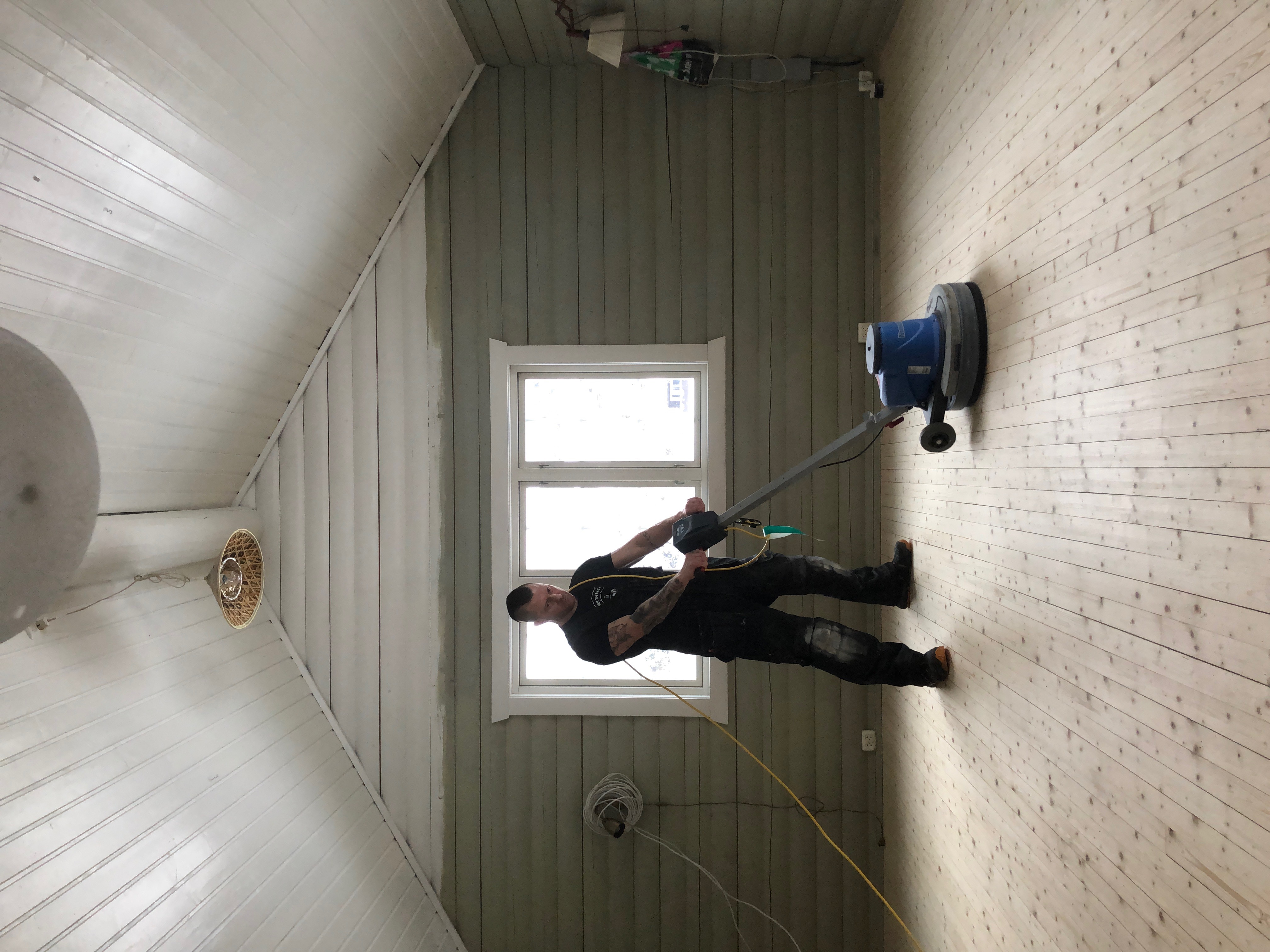 Artur Parkettmannen på jobb